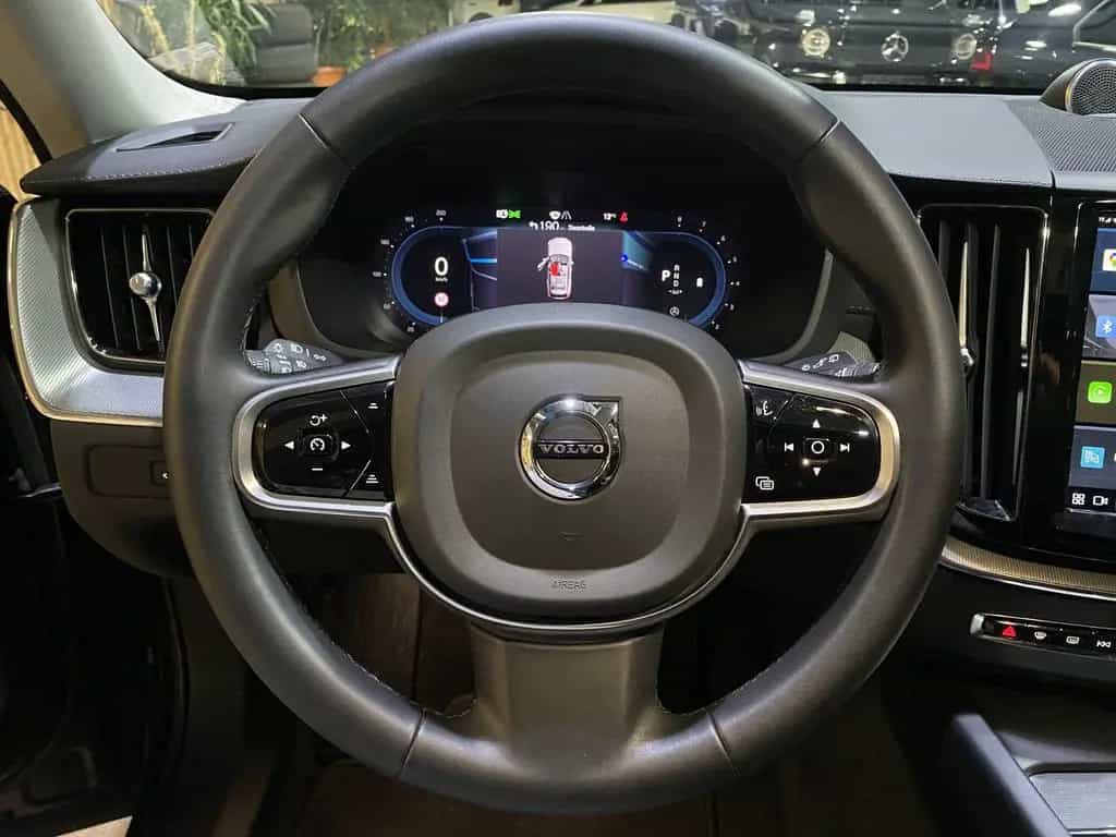 Volvo XC60 Ultimate Dark*AWD*HUD*360Cam*LED*SHZ*Pano* 10/2022-photo-13