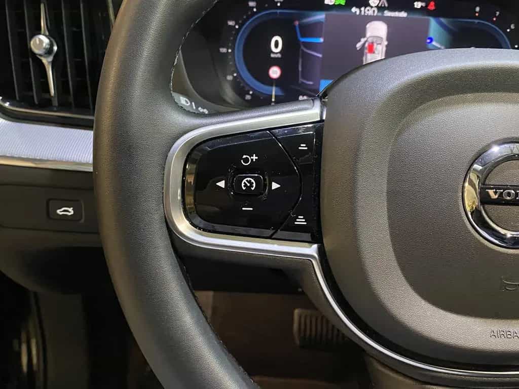 Volvo XC60 Ultimate Dark*AWD*HUD*360Cam*LED*SHZ*Pano* 10/2022-photo-14