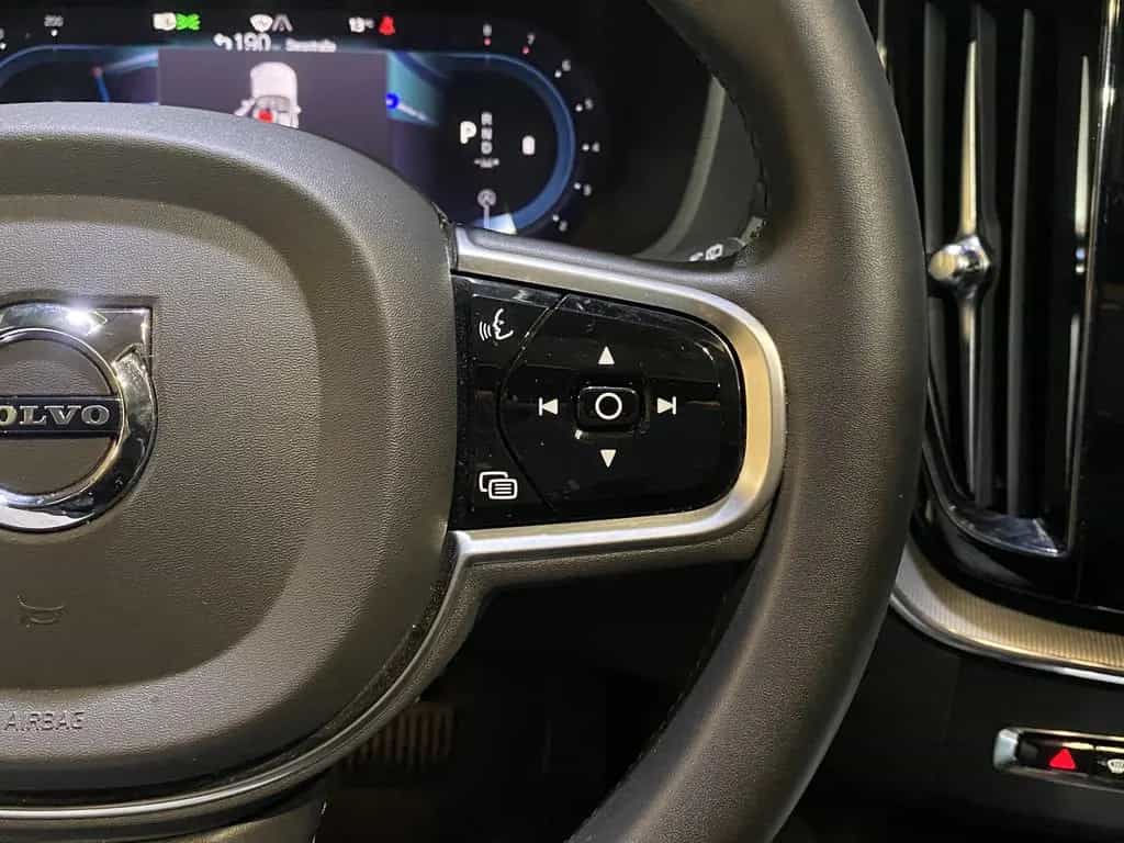 Volvo XC60 Ultimate Dark*AWD*HUD*360Cam*LED*SHZ*Pano* 10/2022-photo-15