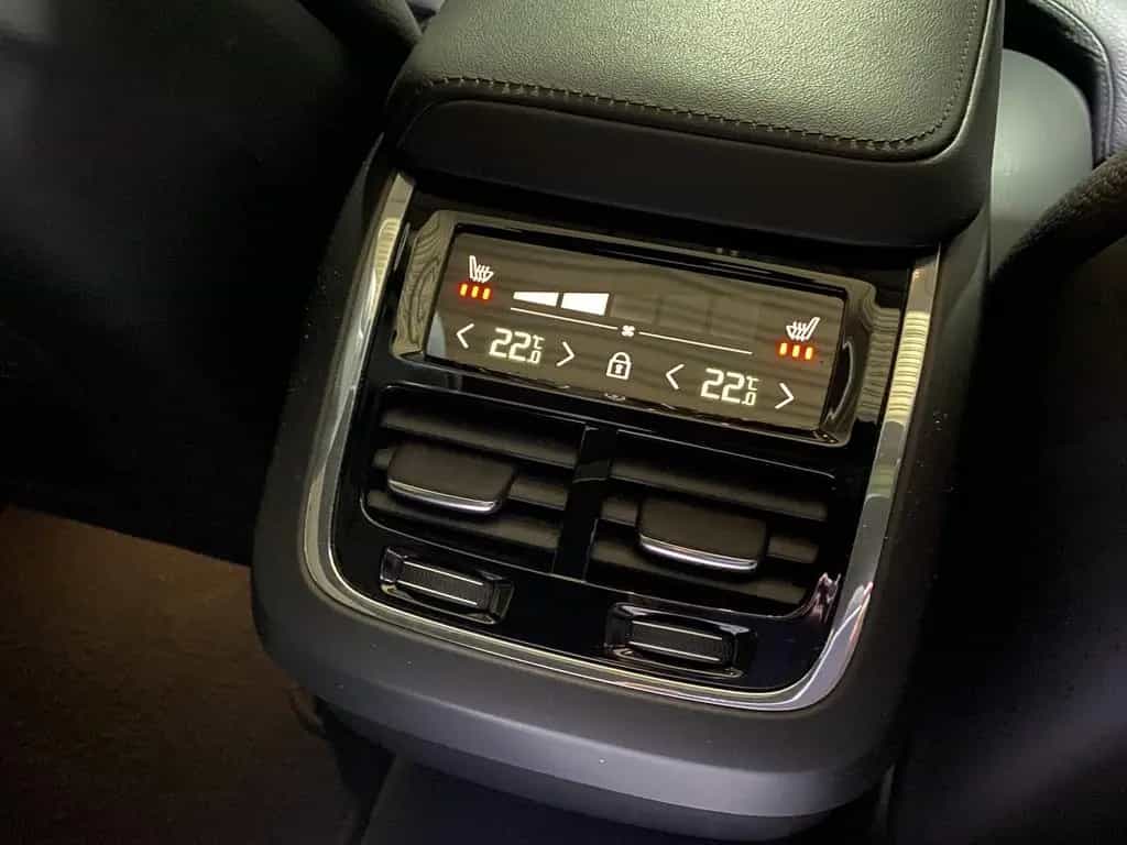 Volvo XC60 Ultimate Dark*AWD*HUD*360Cam*LED*SHZ*Pano* 10/2022-photo-22