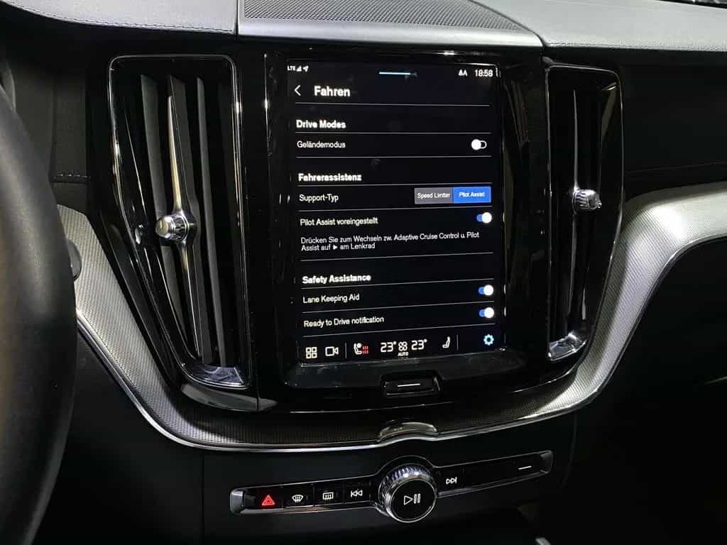 Volvo XC60 Ultimate Dark*AWD*HUD*360Cam*LED*SHZ*Pano* 10/2022-photo-27