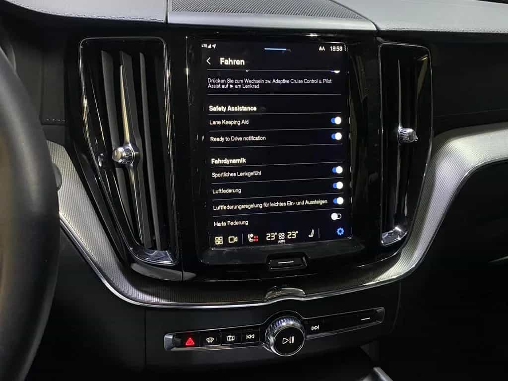 Volvo XC60 Ultimate Dark*AWD*HUD*360Cam*LED*SHZ*Pano* 10/2022-photo-28