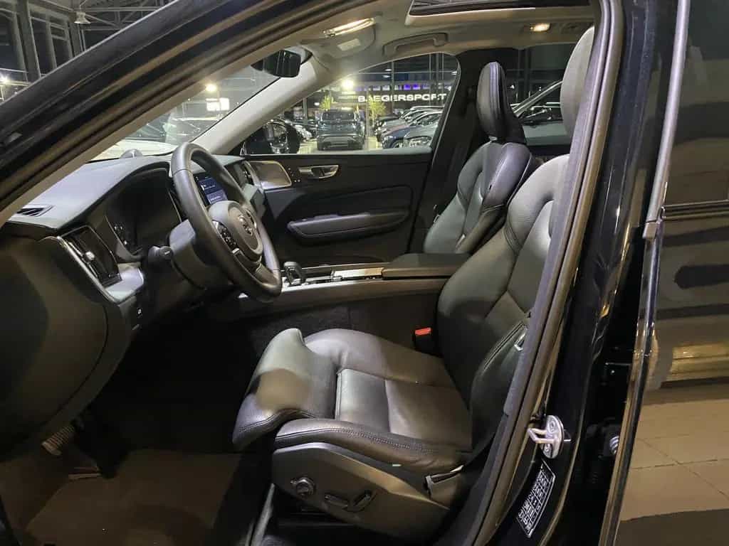 Volvo XC60 Ultimate Dark*AWD*HUD*360Cam*LED*SHZ*Pano* 10/2022-photo-8