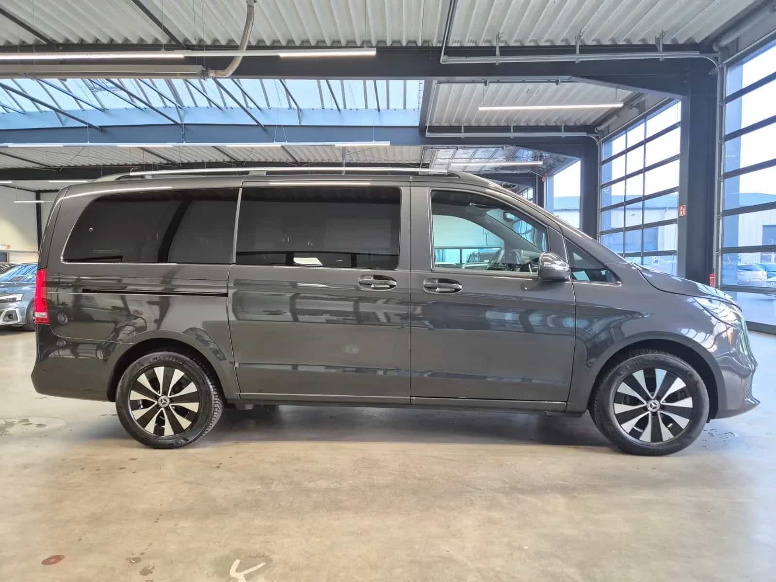 Mercedes-Benz V-Class 250 05/2024-photo-3