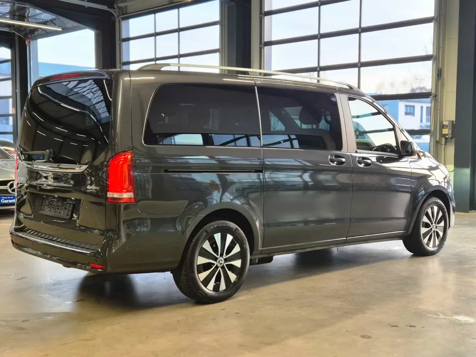 Mercedes-Benz V-Class 250 05/2024-photo-4