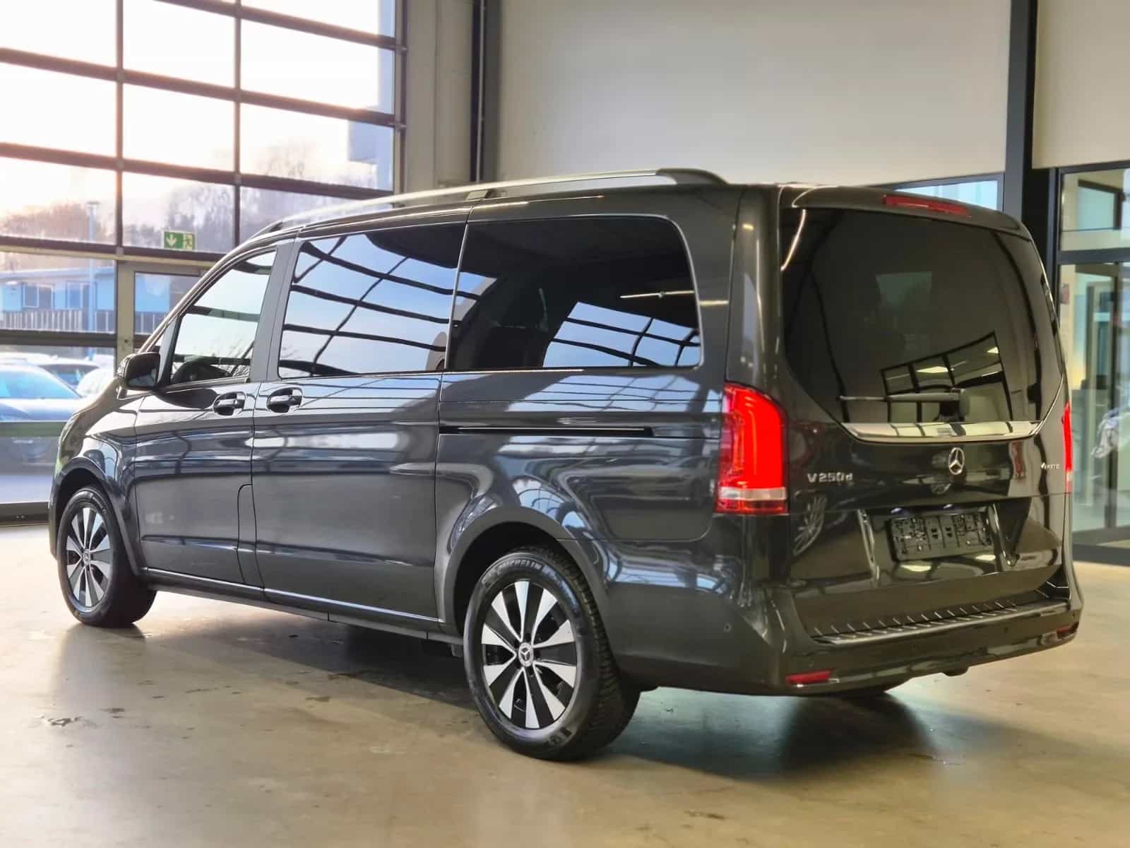 Mercedes-Benz V-Class 250 05/2024-photo-6