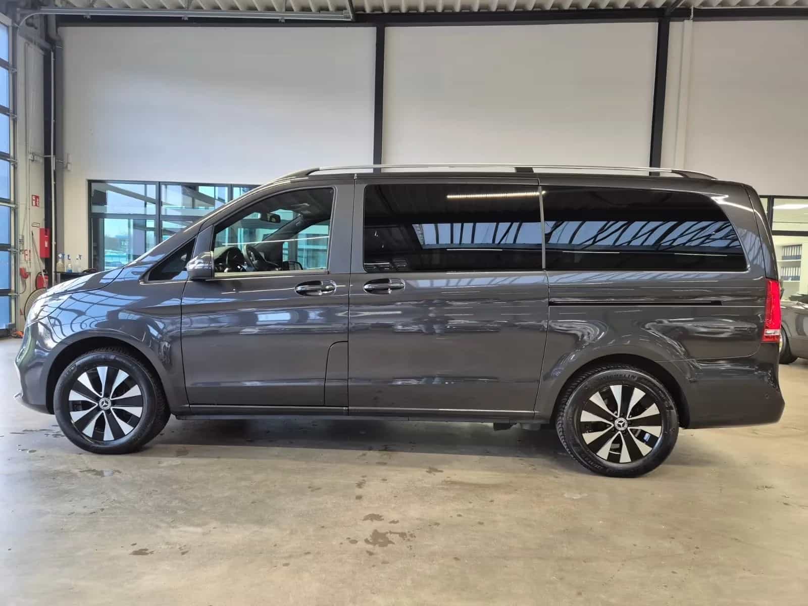 Mercedes-Benz V-Class 250 05/2024-photo-7