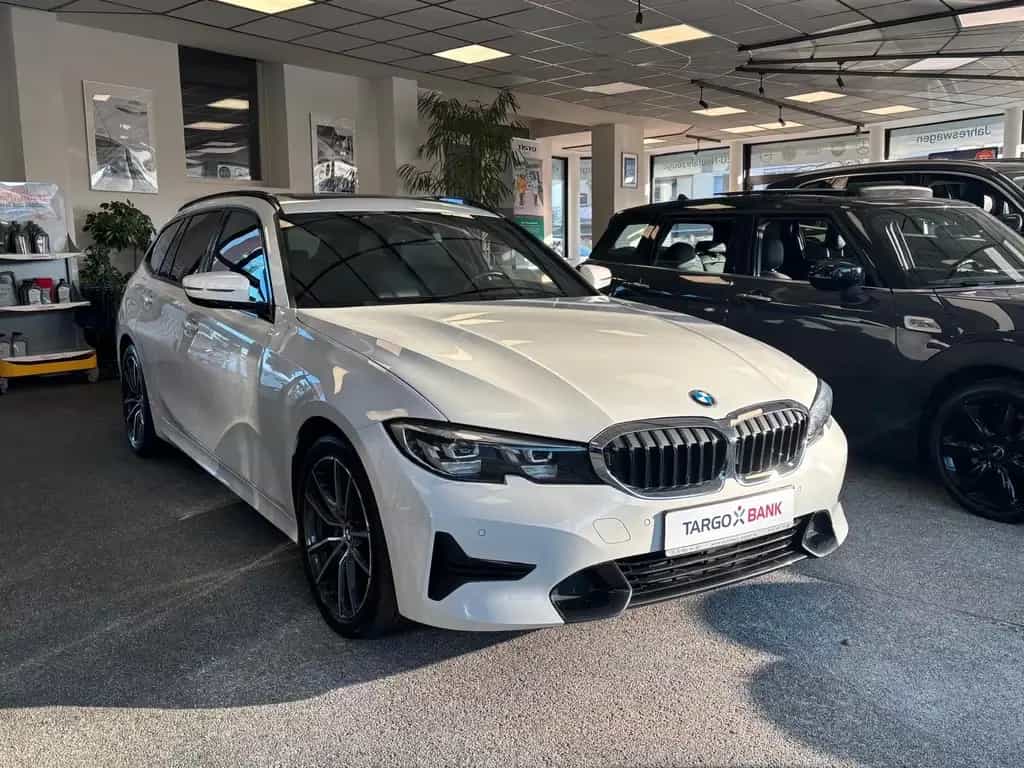 BMW 320 d Touring Sport Line+Panorama+Himmel schwarz 10/2021-photo-0