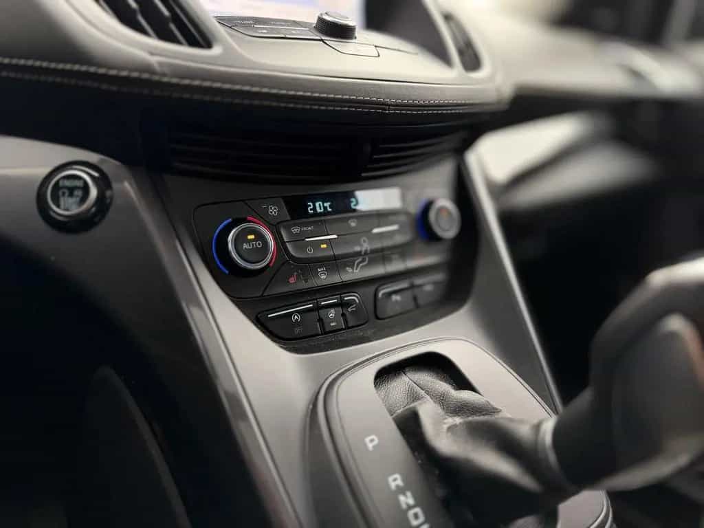 Ford Kuga Vignale / Panorama / Kamera / Keyless GO 09/2019-photo-28