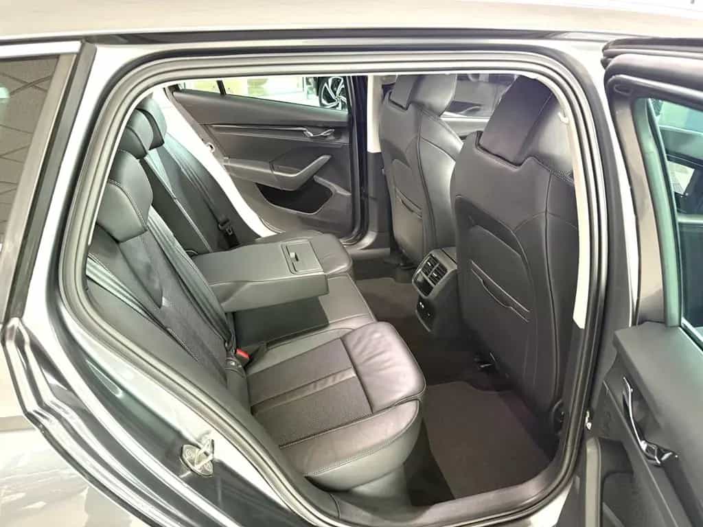 Skoda Octavia Combi Ambition 04/2023-photo-12