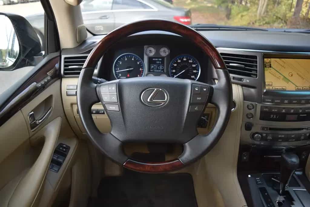 Lexus LX 570 07/2010-photo-10