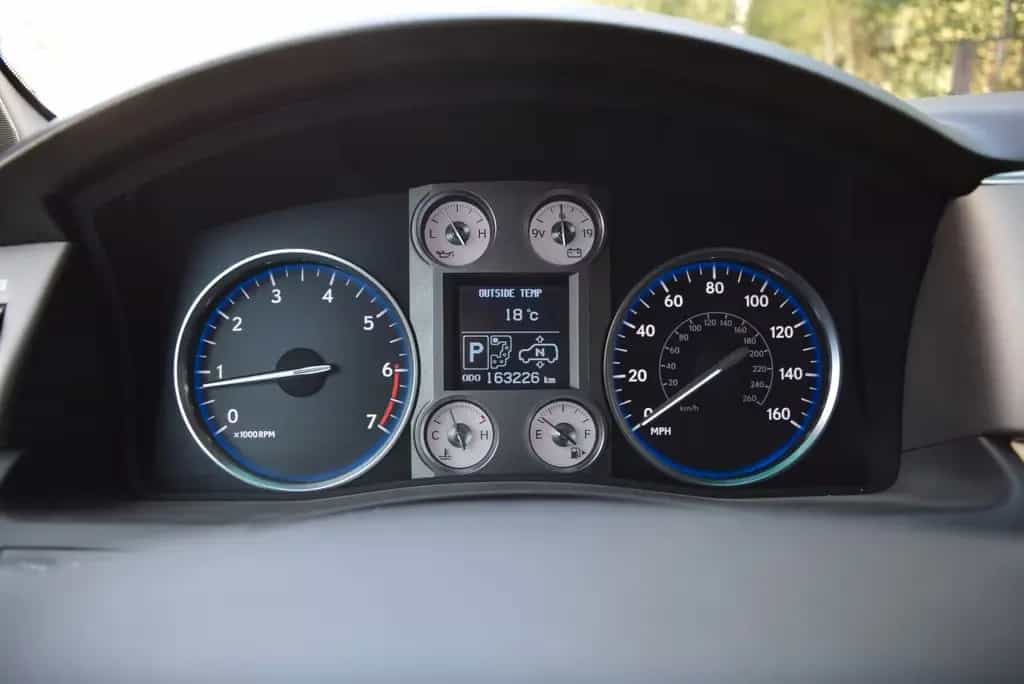 Lexus LX 570 07/2010-photo-11