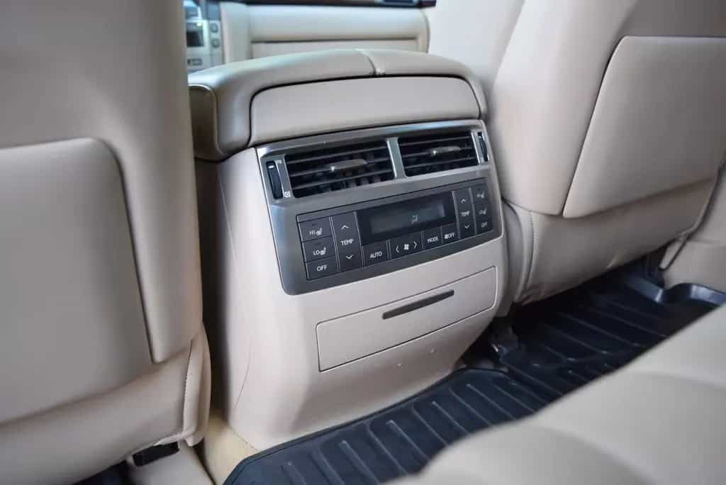 Lexus LX 570 07/2010-photo-13