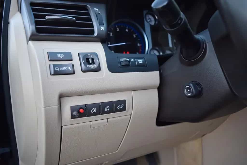 Lexus LX 570 07/2010-photo-20