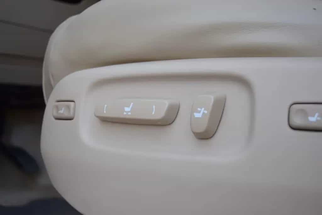 Lexus LX 570 07/2010-photo-21