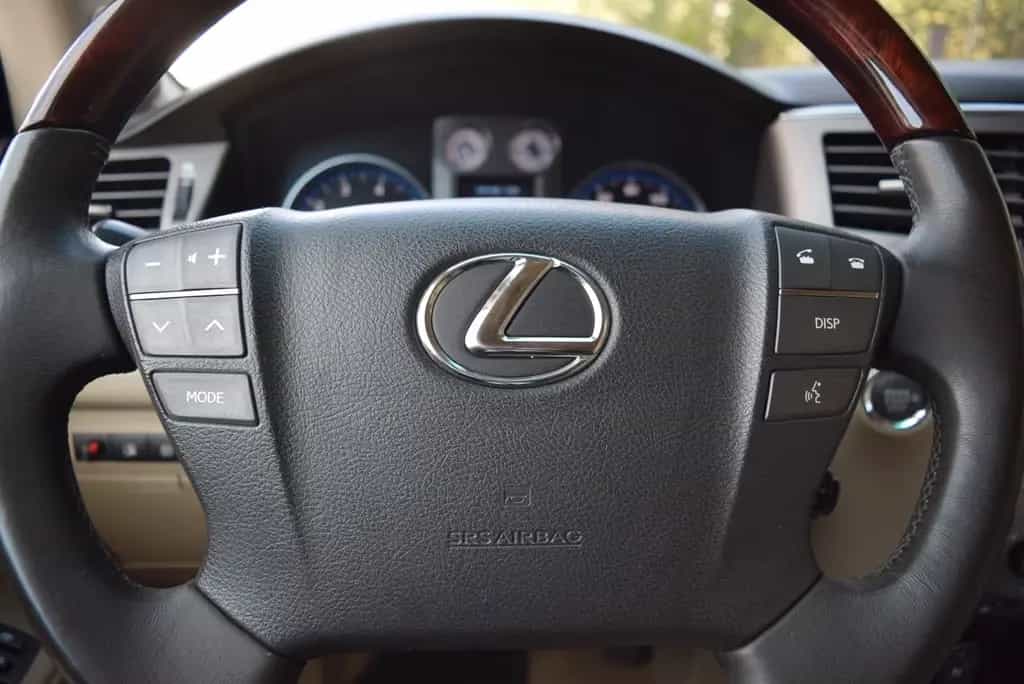 Lexus LX 570 07/2010-photo-22