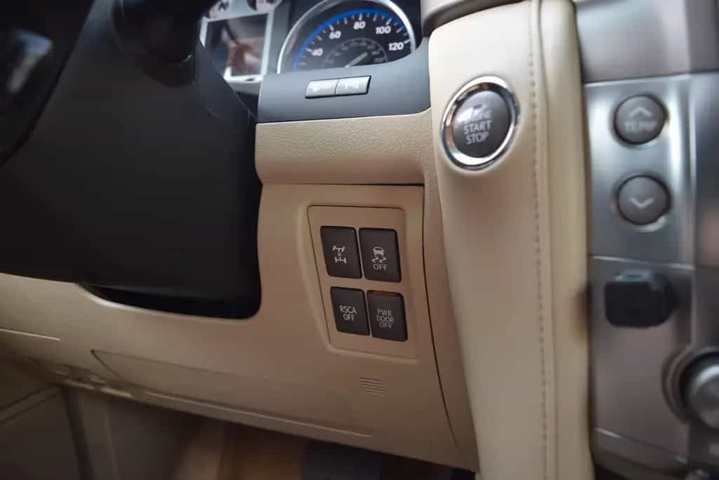 Lexus LX 570 07/2010-photo-23