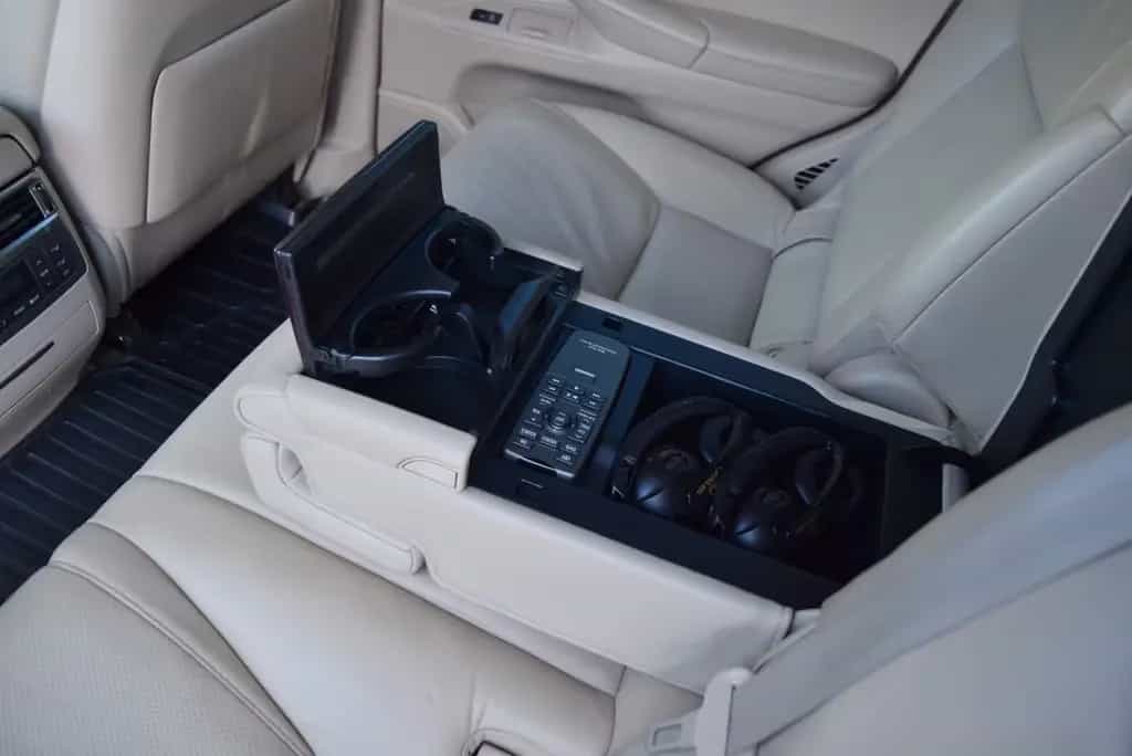Lexus LX 570 07/2010-photo-27