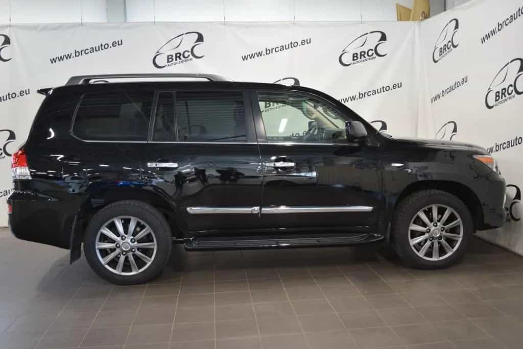 Lexus LX 570 07/2010-photo-32