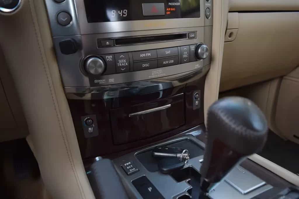 Lexus LX 570 07/2010-photo-7