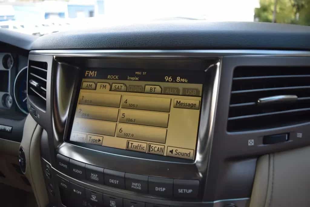 Lexus LX 570 07/2010-photo-9