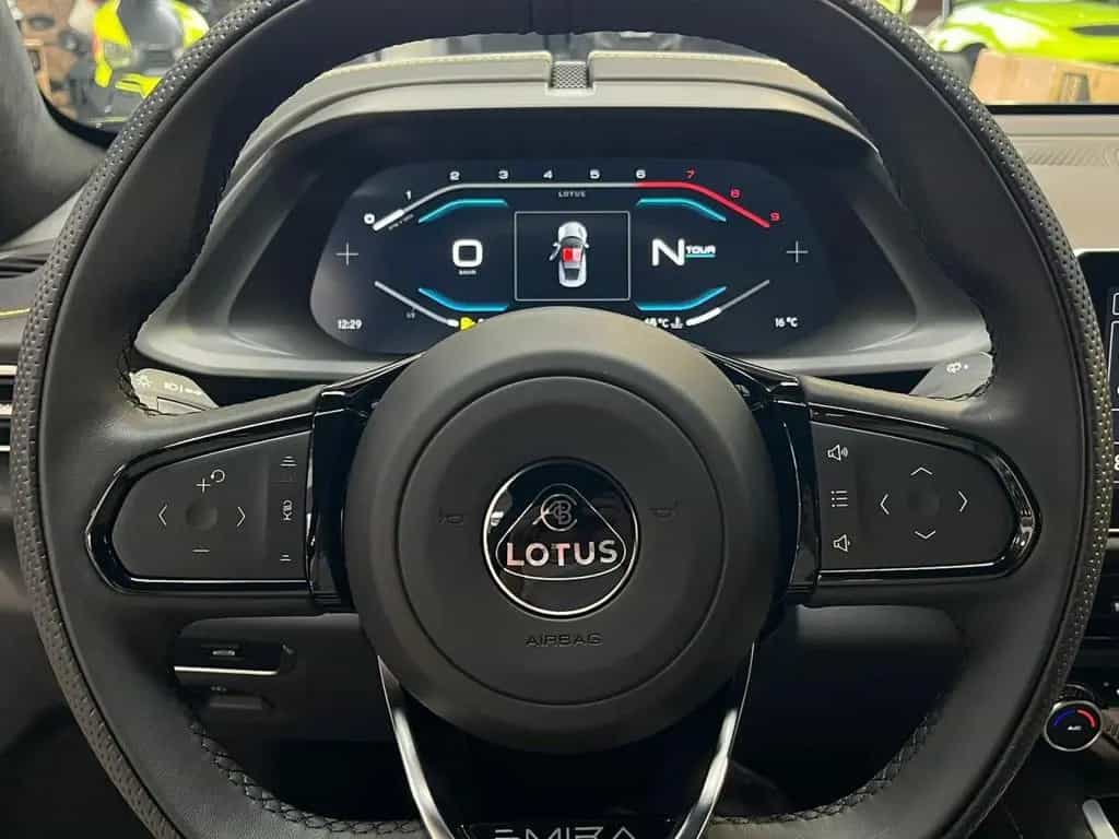 Lotus Emira V6 SE null-photo-8