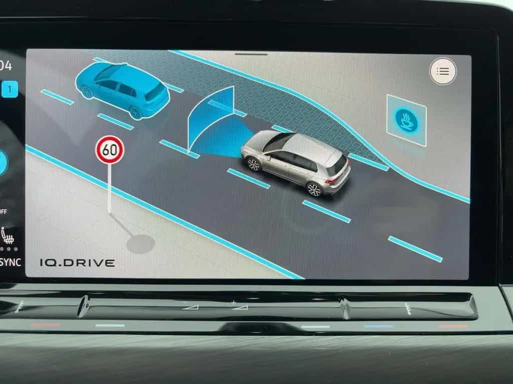 Volkswagen Golf VIII Style 1.5 eTSI DSG LED PDC MASSAGE TRA 02/2021-photo-14