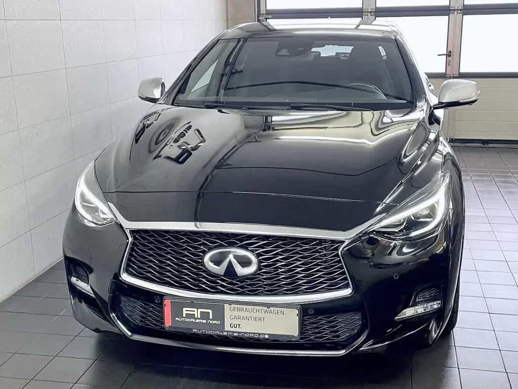 Infiniti Q30 S AWD Premium City Black AFS+Leder+Navi 03/2017-photo-2