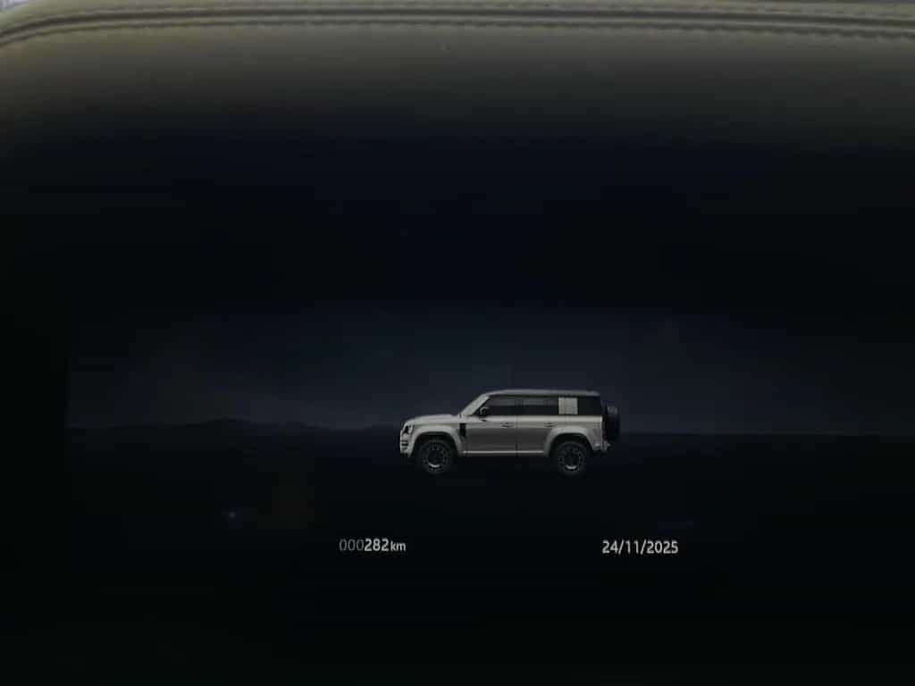 Land Rover Defender 110 P635 OCTA 07/2025-photo-9