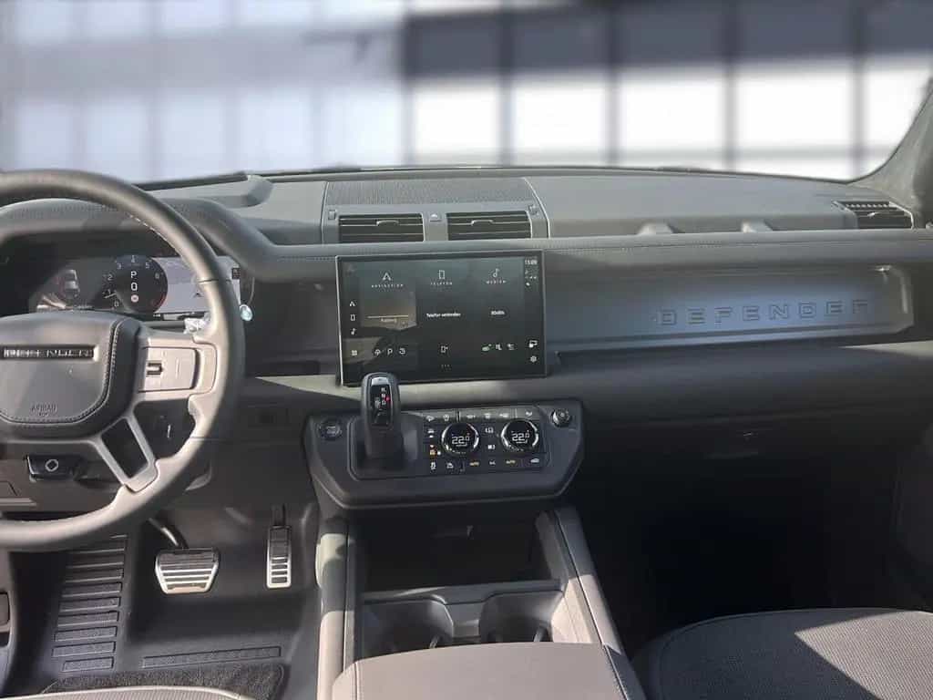 Land Rover Defender 110 P635 OCTA 07/2025-photo-10