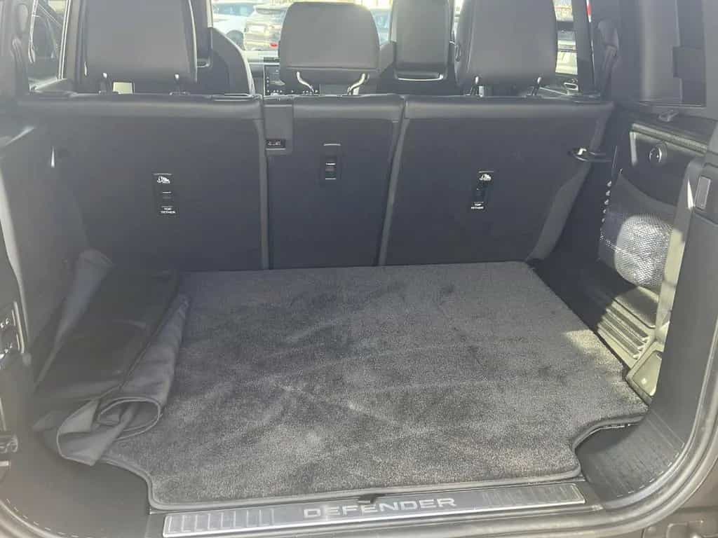 Land Rover Defender 110 P635 OCTA 07/2025-photo-19