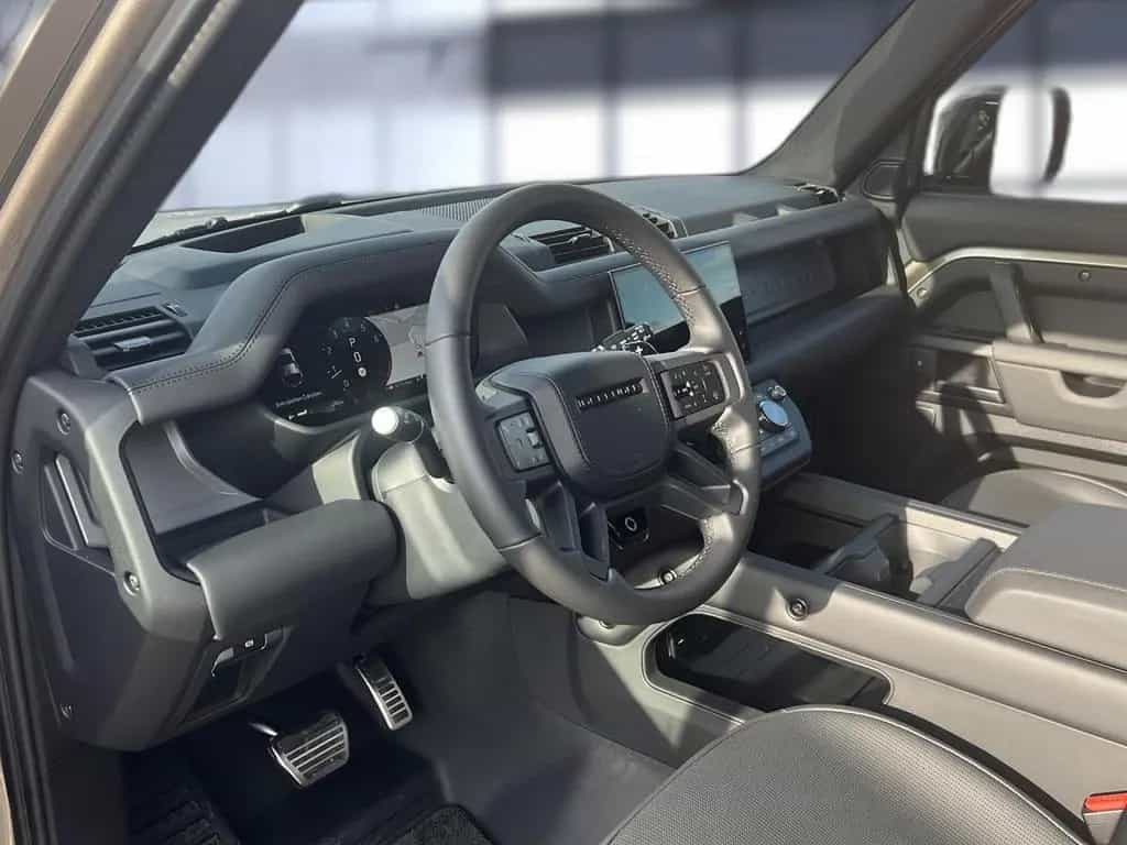 Land Rover Defender 110 P635 OCTA 07/2025-photo-7