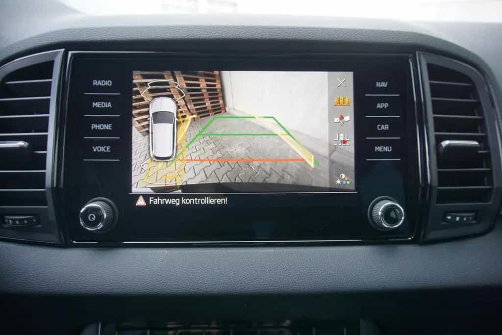 Skoda Karoq 1.5TSI DSG AHK Navi/MirrorLi Kamera LED 02/2024-photo-10