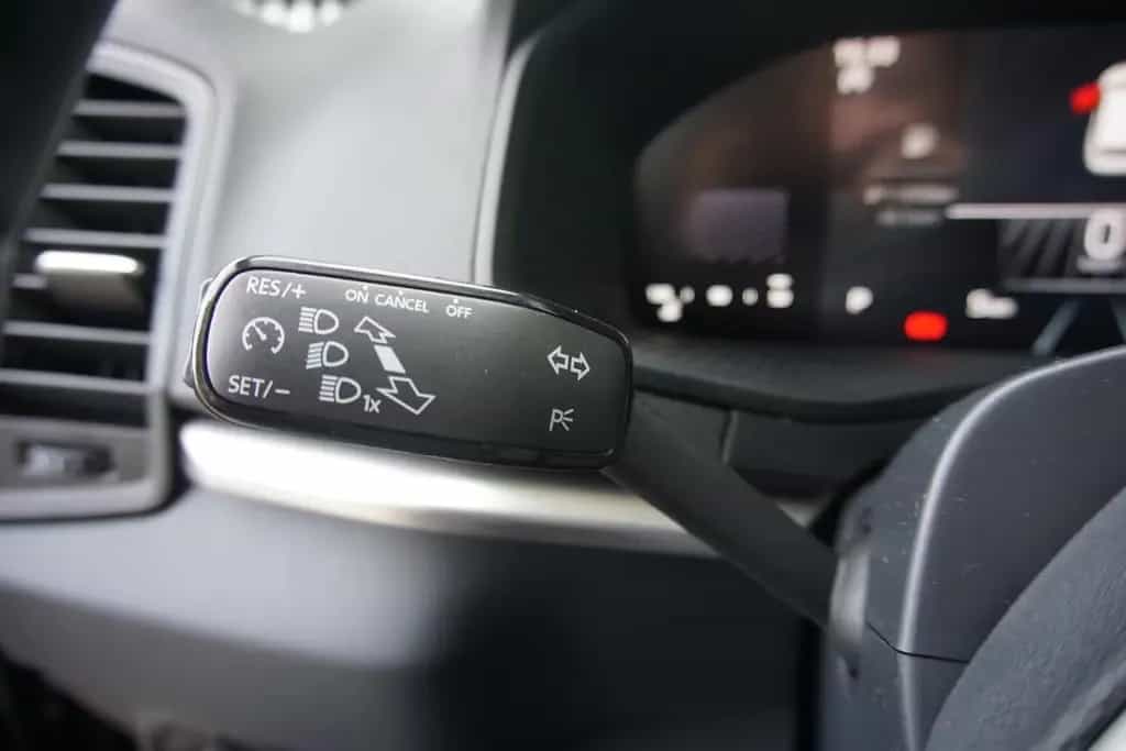 Skoda Karoq 1.5TSI DSG AHK Navi/MirrorLi Kamera LED 02/2024-photo-11