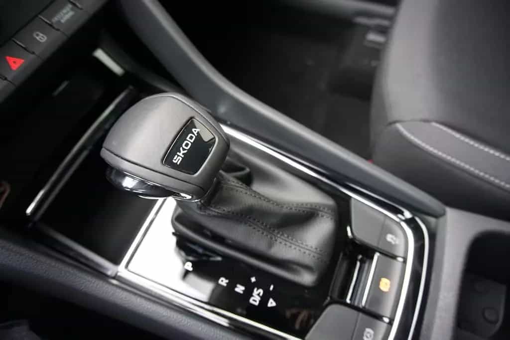 Skoda Karoq 1.5TSI DSG AHK Navi/MirrorLi Kamera LED 02/2024-photo-13