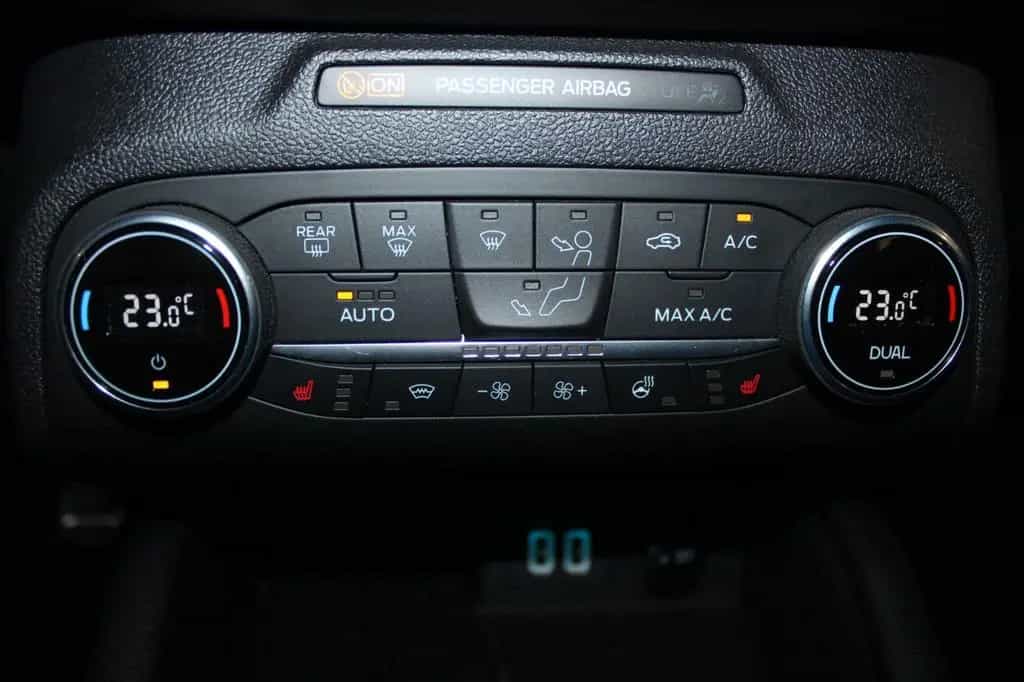Ford Focus ST-Line X Turnier AHK LED NAVI CAM WinterP 11/2021-photo-18