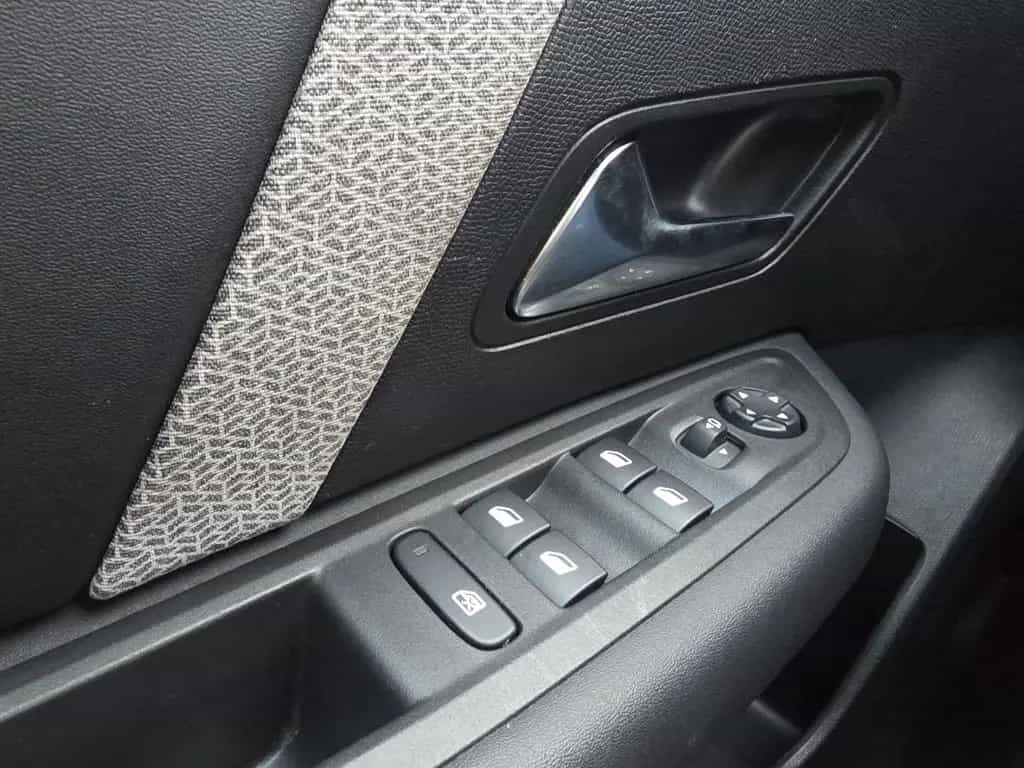 Citroën C4 Max 1.2 PureTech 130 Schiebedach HeadUp Navi 05/2024-photo-21