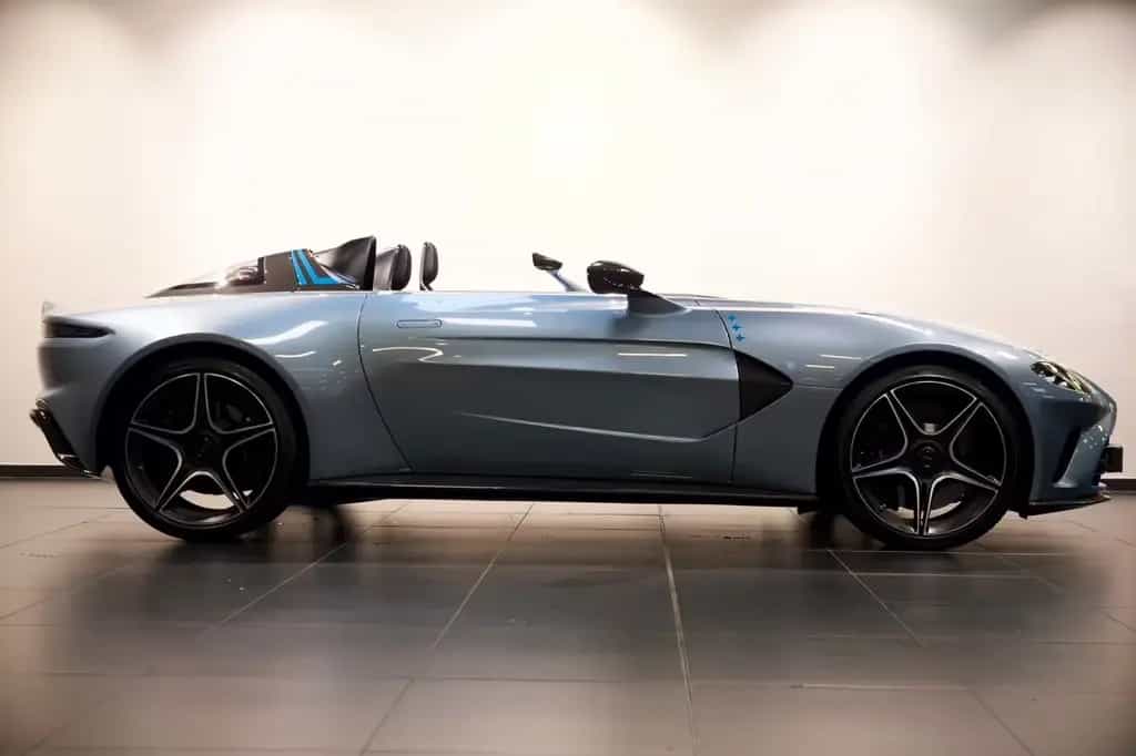 Aston Martin V12 Vantage V12 Speedster - Top Gun Maverick 11/2022-photo-1