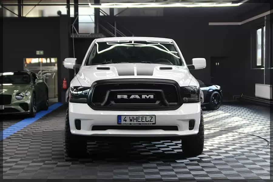 Dodge RAM 5.7 HEM CREW CAB CAM / LEDER / 6 SITZER 03/2020-photo-2