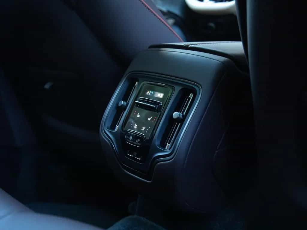 Aston Martin DBX 707 | NEW | VAT | Storm Purple null-photo-22