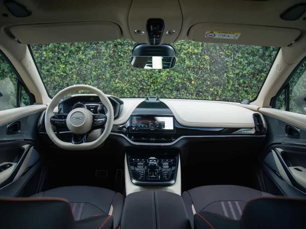 Aston Martin DBX 707 | NEW | VAT | Storm Purple null-photo-24