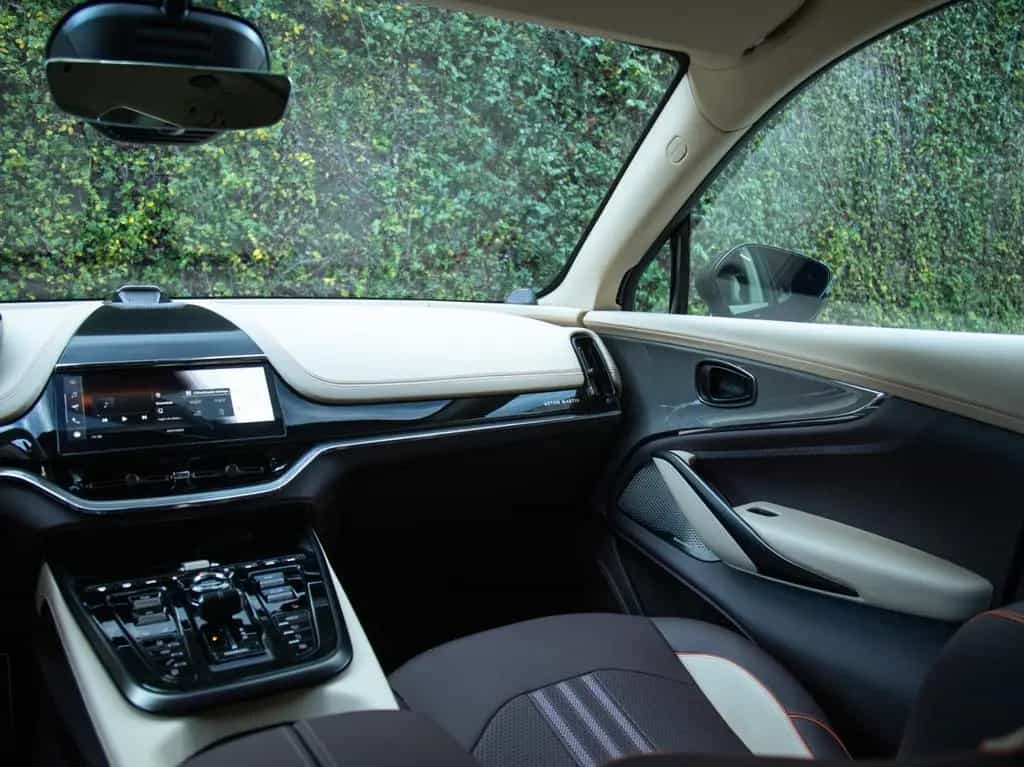 Aston Martin DBX 707 | NEW | VAT | Storm Purple null-photo-26