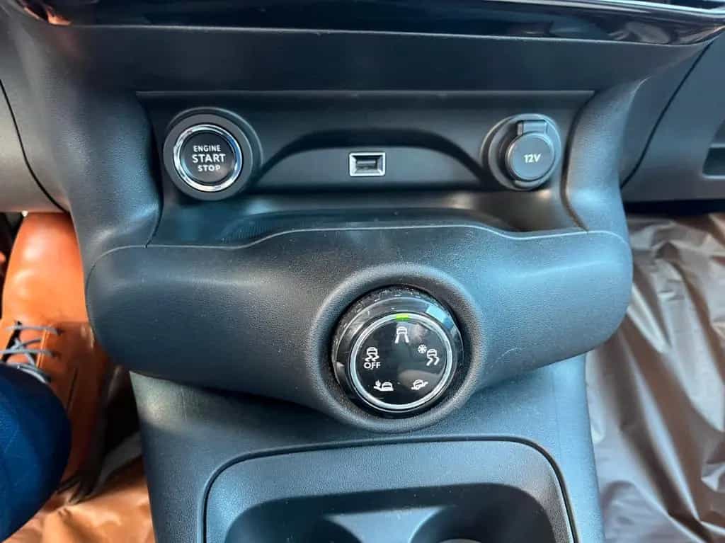 Citroën C4 Cactus Shine PANO ALU LEDER AHK NAVI KEYLESS 03/2019-photo-13