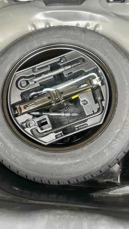 Citroën C4 Cactus Shine PANO ALU LEDER AHK NAVI KEYLESS 03/2019-photo-23