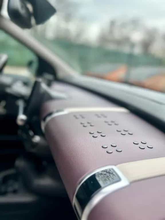 Citroën C4 Cactus Shine PANO ALU LEDER AHK NAVI KEYLESS 03/2019-photo-27