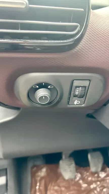 Citroën C4 Cactus Shine PANO ALU LEDER AHK NAVI KEYLESS 03/2019-photo-28