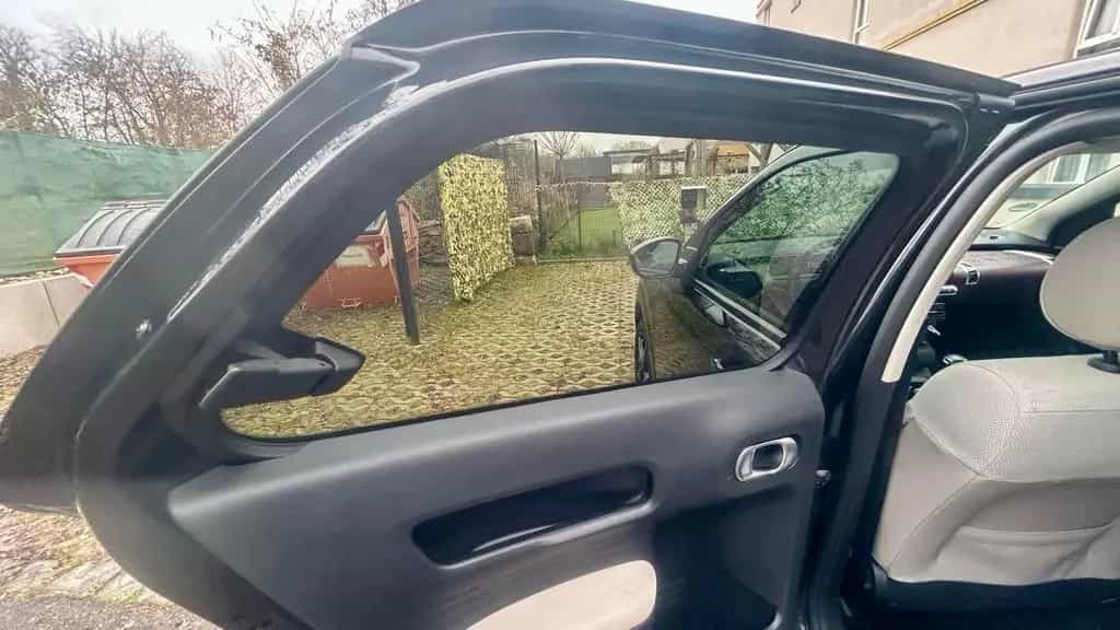 Citroën C4 Cactus Shine PANO ALU LEDER AHK NAVI KEYLESS 03/2019-photo-33