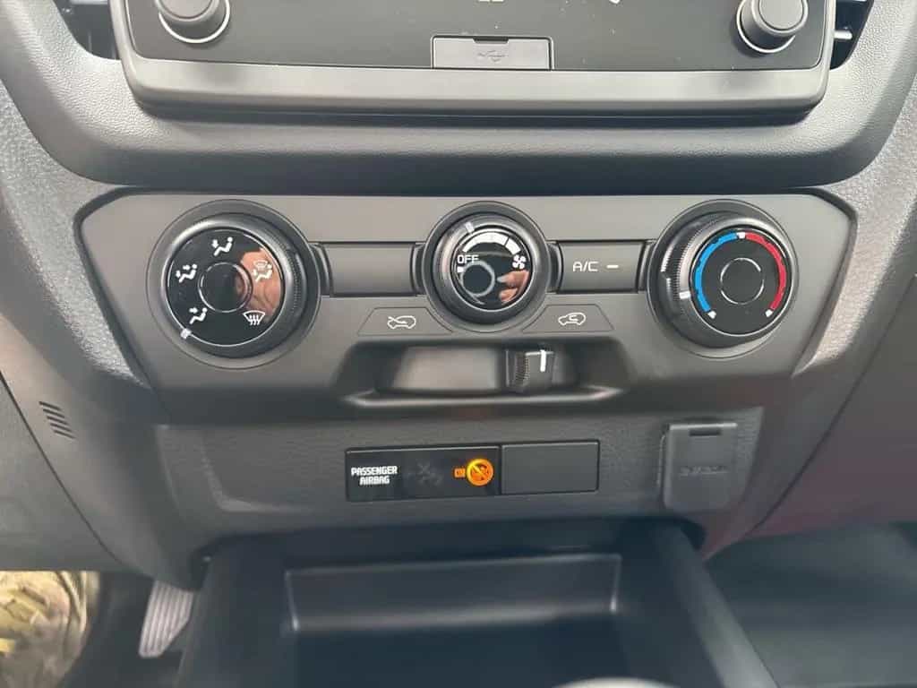 Isuzu D-Max 1.9 D SINGLE CAB L 2WD HR AT MY25 null-photo-17