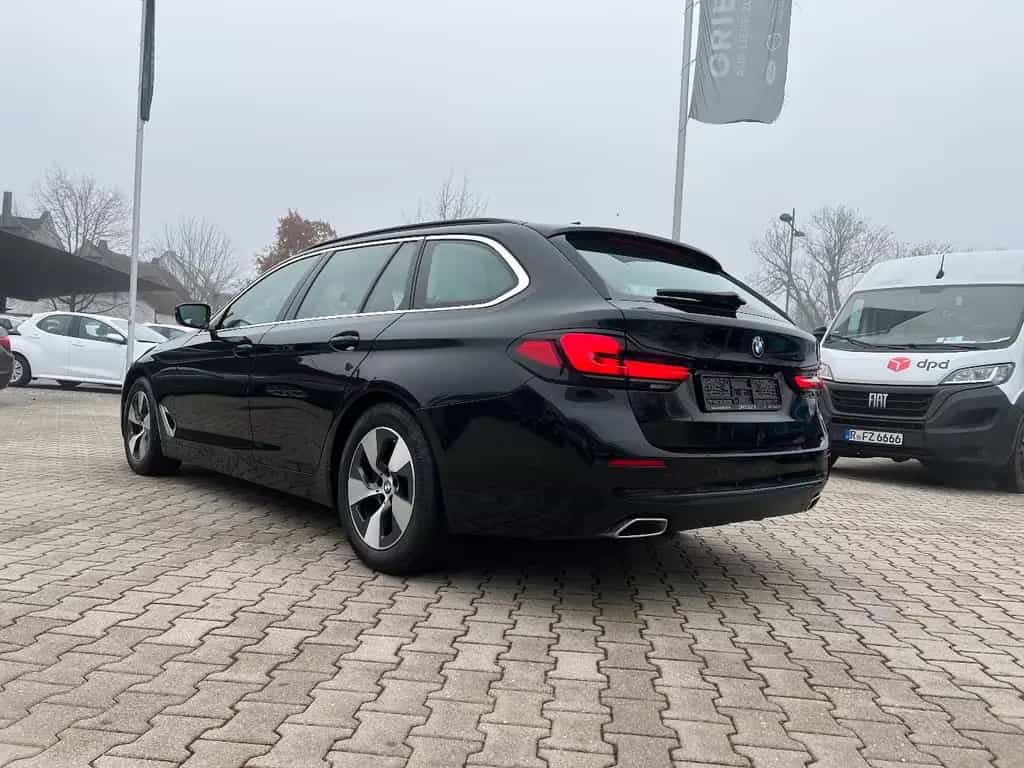 BMW 520 d Touring *LED Navi AHK Luftf. Kamera Sitzh.* 03/2021-photo-1