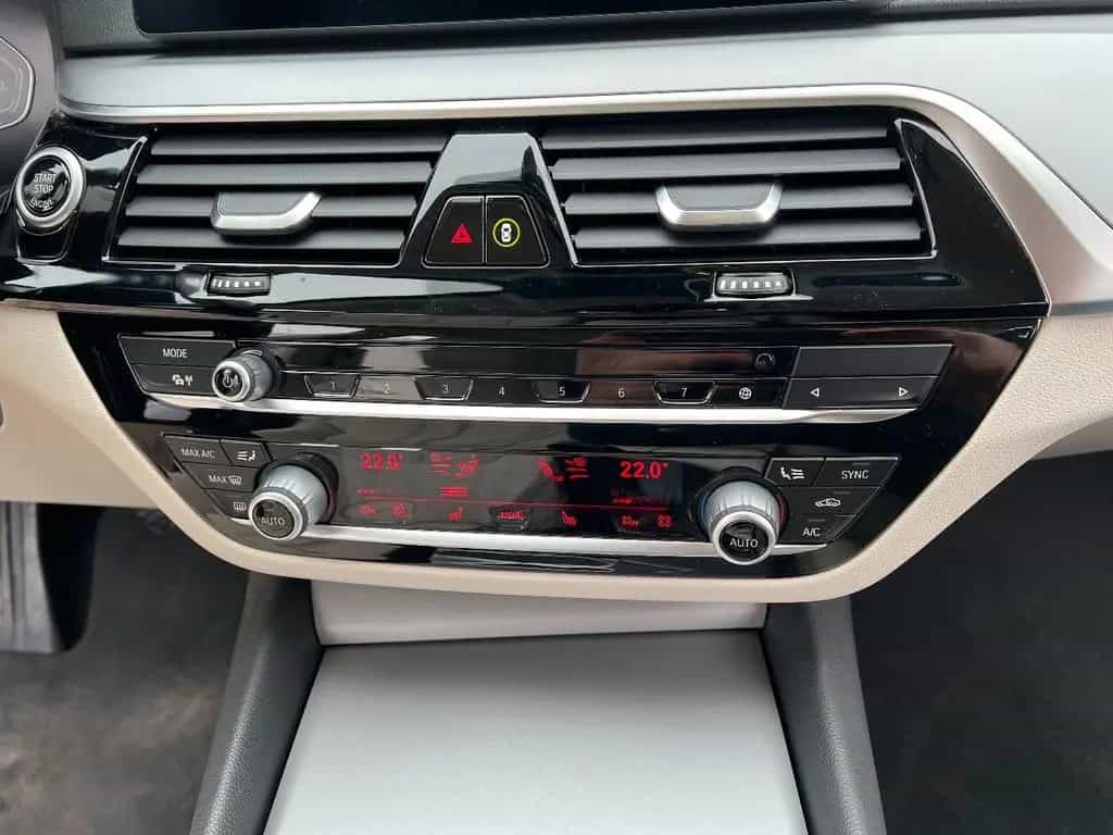 BMW 520 d Touring *LED Navi AHK Luftf. Kamera Sitzh.* 03/2021-photo-24